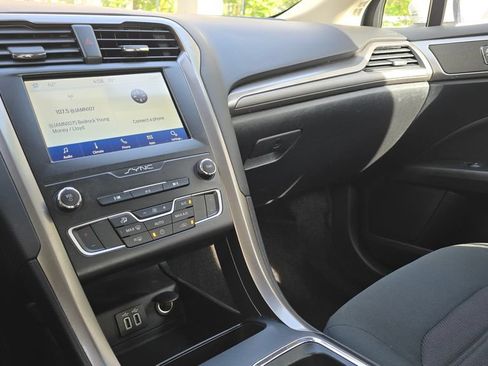 Used 2019 Ford Fusion SE FWD image 33