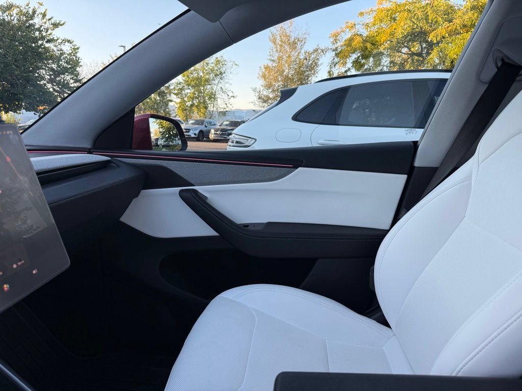 Used 2026 Tesla Model Y 2WD image 16