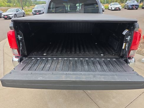 Used 2022 Toyota Tacoma SR5 image 7