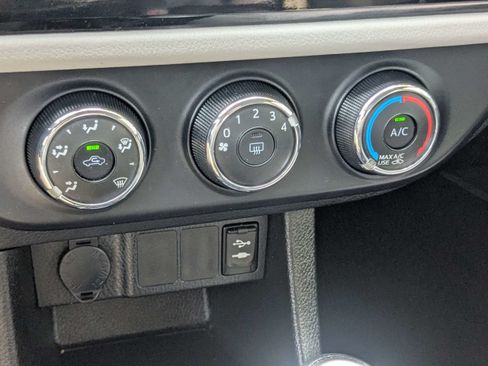 Used 2015 Toyota Corolla LE FWD image 22