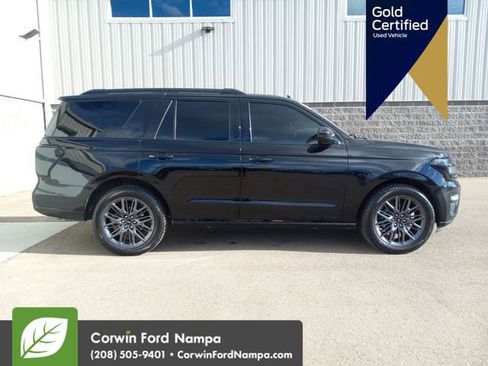 Used 2023 Ford Expedition Platinum image 2