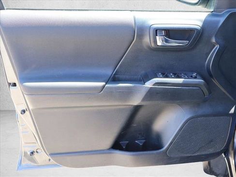 Used 2019 Toyota Tacoma TRD Off-Road AWD/4WD image 9