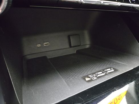 Certified 2024 Chevrolet Traverse RS image 28