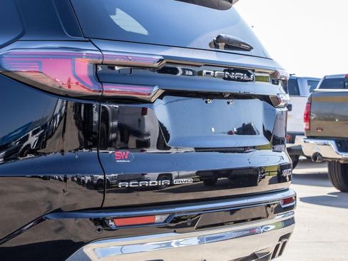 Used 2024 GMC Acadia Denali w/ Super Cruise Package image 5