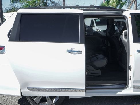 Used 2016 Toyota Sienna SE image 37