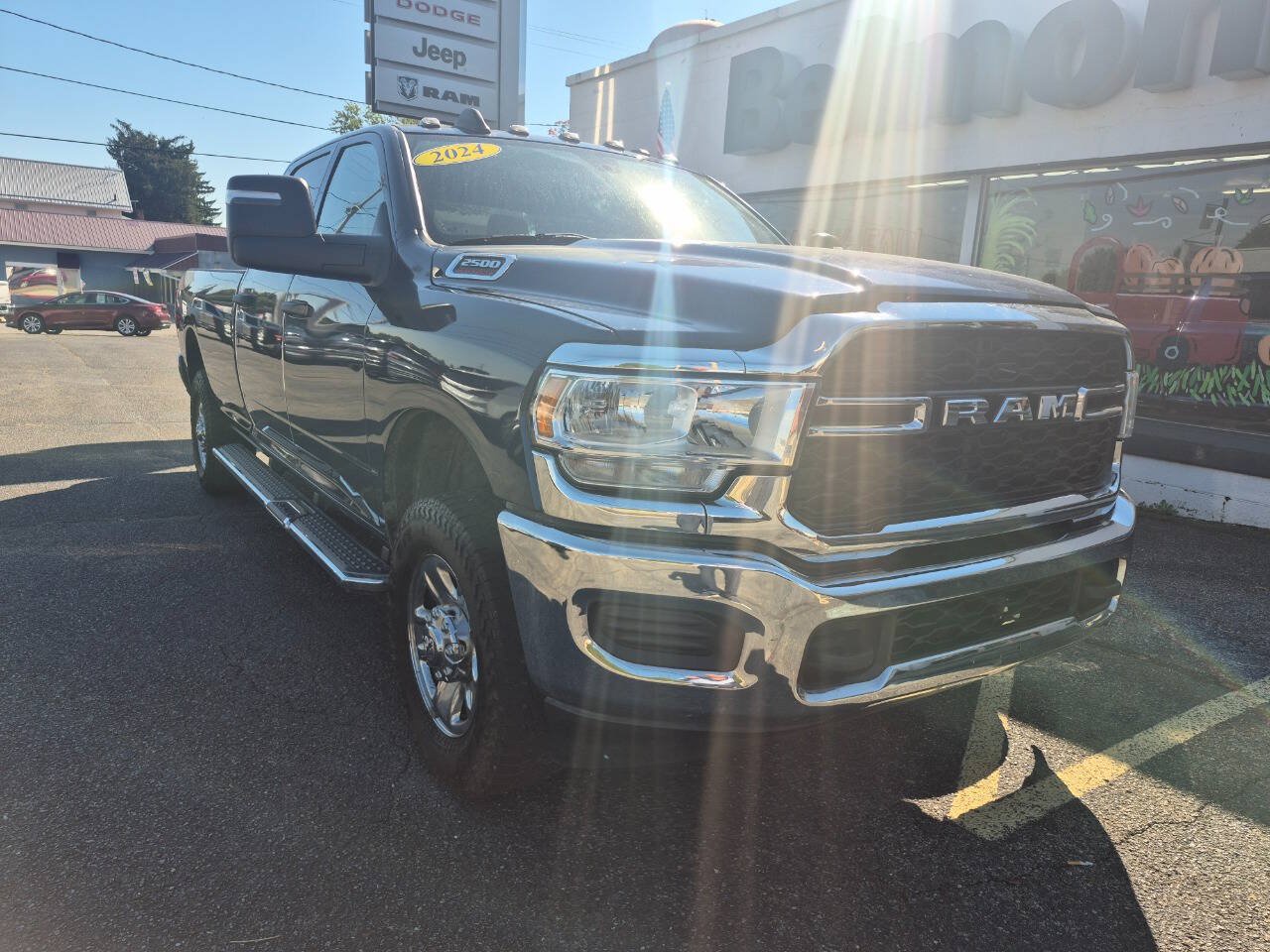 Used 2024 RAM 2500 Tradesman w/ Chrome Appearance Group AWD/4WD image 10