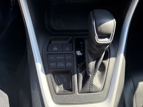 Used 2023 Toyota RAV4 XLE Premium image 22