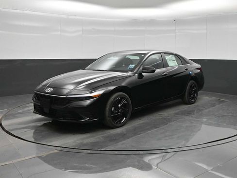 New 2026 Hyundai Elantra SEL Sport FWD image 4