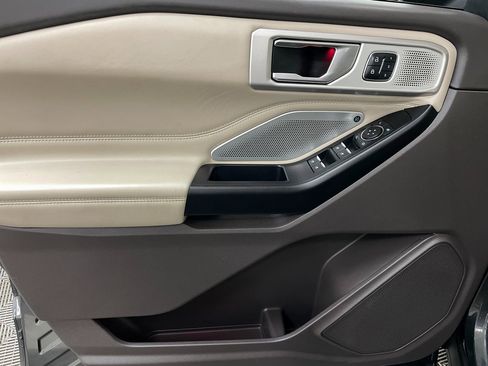 Used 2020 Ford Explorer Platinum image 33