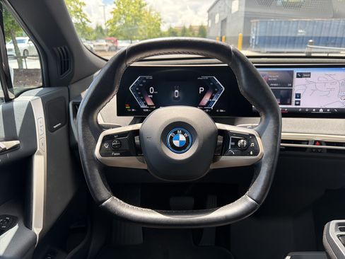 Used 2025 BMW iX xDrive50 AWD/4WD image 11