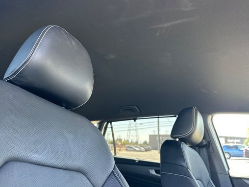 Certified 2024 Volkswagen Atlas Cross Sport SE AWD/4WD image 17