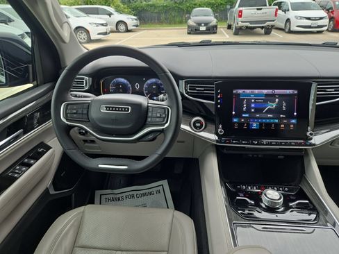 Used 2022 Jeep Wagoneer Series III w/ Premium Group I AWD/4WD image 16
