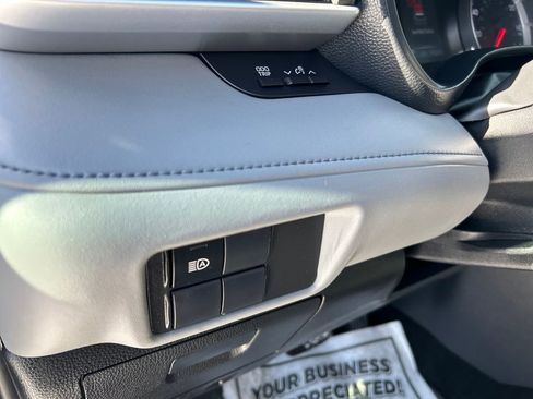 Used 2022 Toyota Highlander L image 23