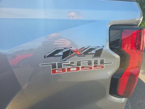 Used 2023 Chevrolet Colorado Trail Boss AWD/4WD image 22
