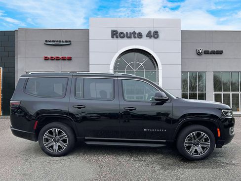 Used 2025 Jeep Wagoneer 4WD w/ Premium Group I image 6