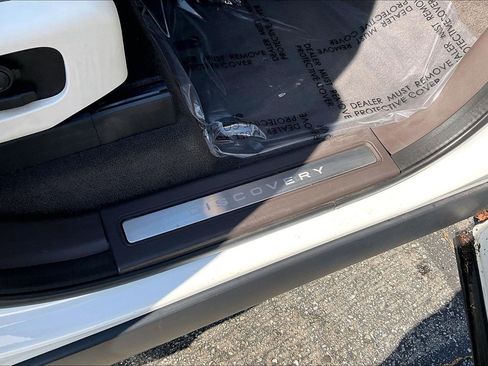 Used 2019 Land Rover Discovery HSE AWD/4WD image 9