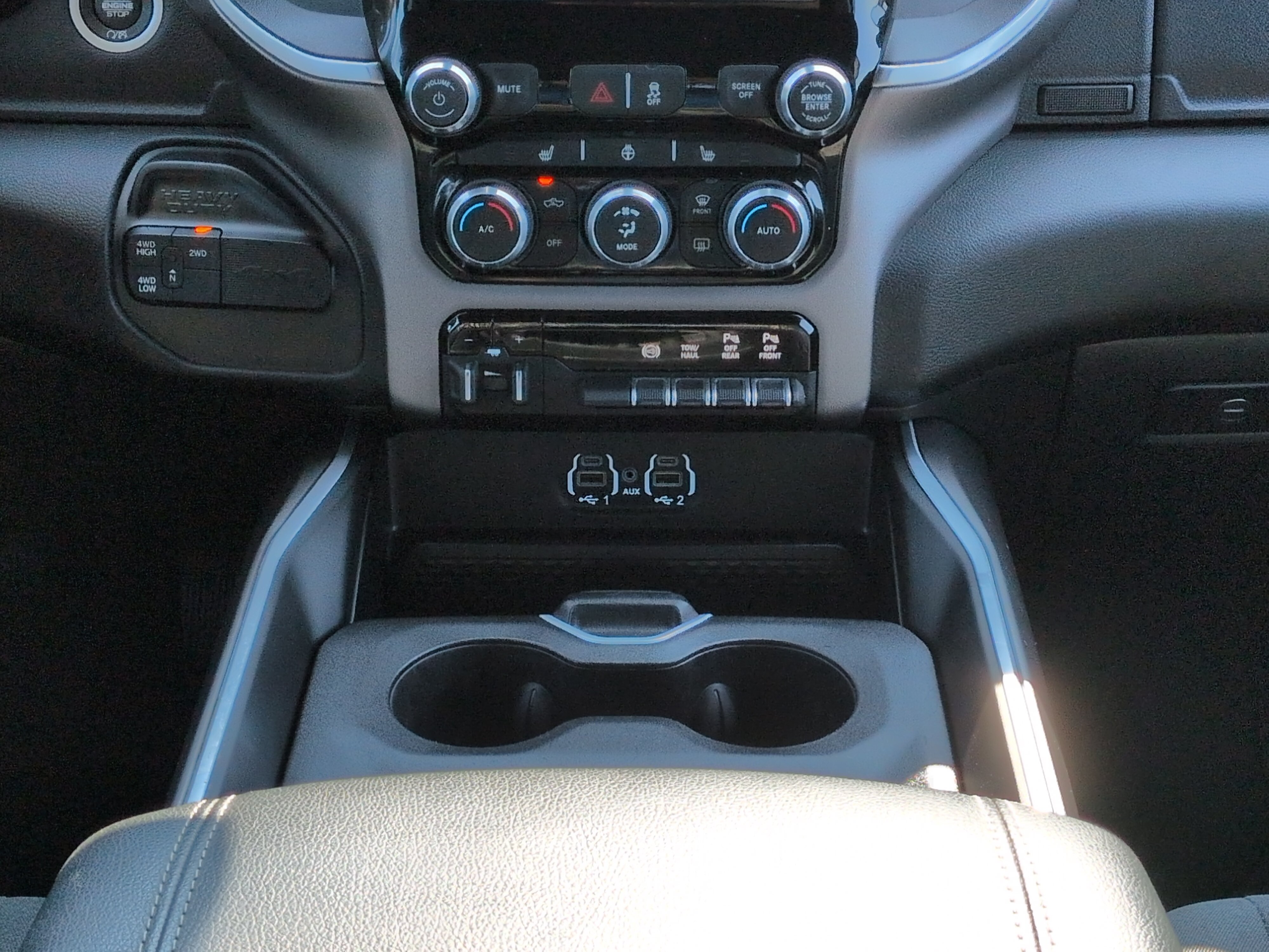 Certified 2024 RAM 2500 Big Horn w/ Night Edition AWD/4WD image 17