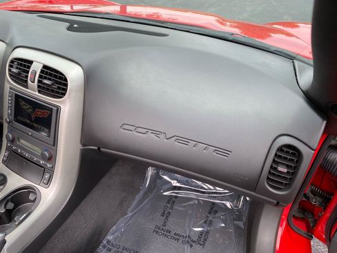 Used 2005 Chevrolet Corvette Convertible w/ Preferred Equipment Group RWD image 34