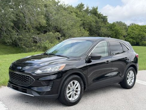 Used 2022 Ford Escape SE FWD image 1
