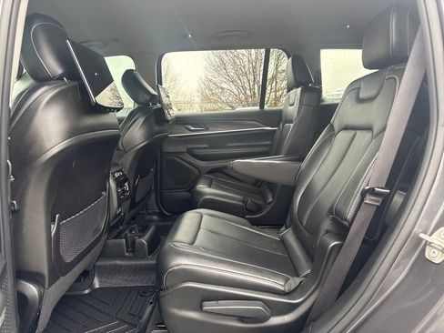 Used 2023 Jeep Grand Cherokee L Limited w/ Luxury Tech Group II image 16