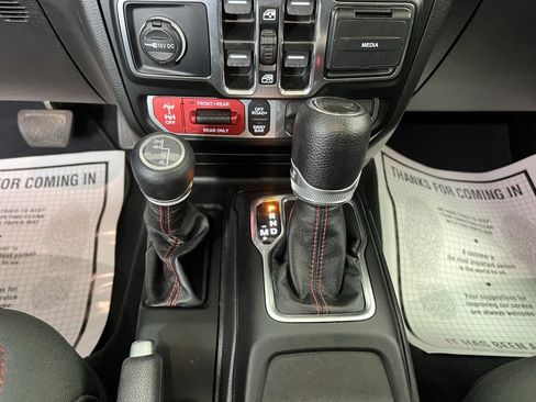 Used 2023 Jeep Wrangler Unlimited Rubicon image 11