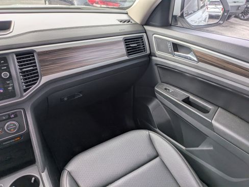 Used 2021 Volkswagen Atlas SE w/ Towing Package FWD image 16