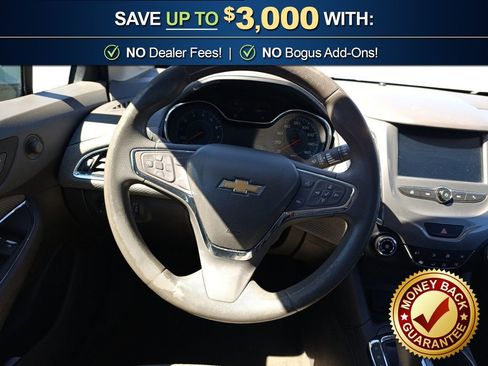 Used 2017 Chevrolet Cruze LT image 18