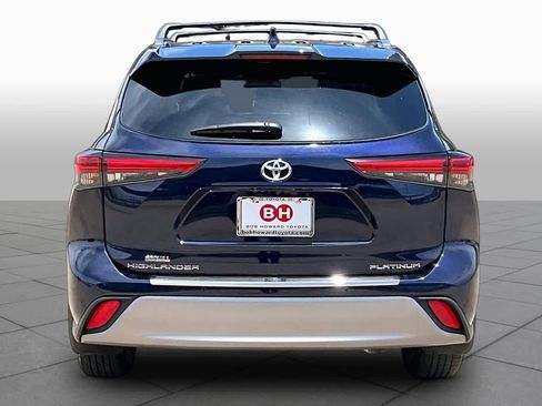 Used 2023 Toyota Highlander Platinum FWD image 5