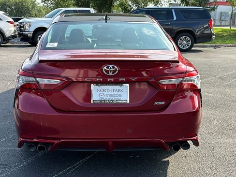 Used 2018 Toyota Camry XSE FWD image 7