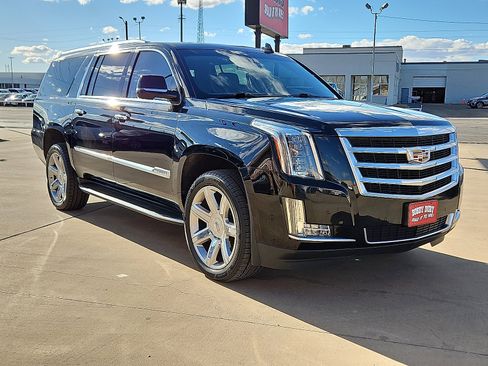 Used 2019 Cadillac Escalade ESV Luxury image 4