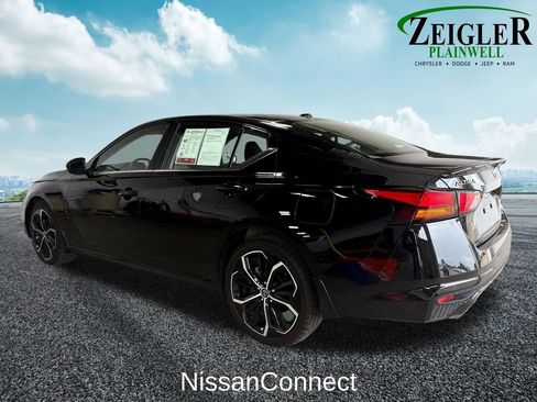 Used 2025 Nissan Altima 2.5 SR AWD/4WD image 3