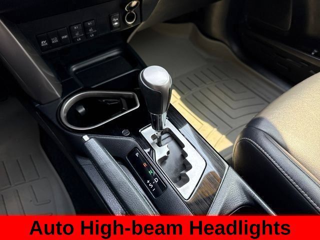 Used 2018 Toyota RAV4 Limited AWD/4WD image 46