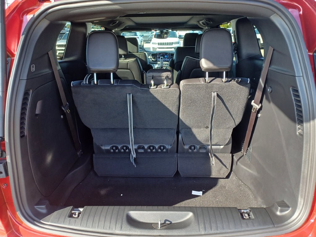 New 2027 Chrysler Pacifica Limited AWD/4WD image 29
