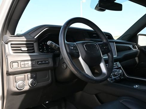 Used 2022 GMC Yukon Denali RWD image 16
