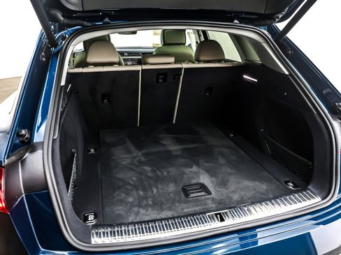 Used 2023 Audi e-tron Premium w/ Convenience Plus Package image 23