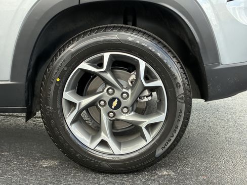 Used 2025 Chevrolet Trax LT w/ Driver Confidence Package FWD image 9
