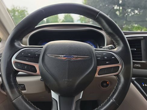 Used 2020 Chrysler Voyager LX w/ Cold Weather Group FWD image 17