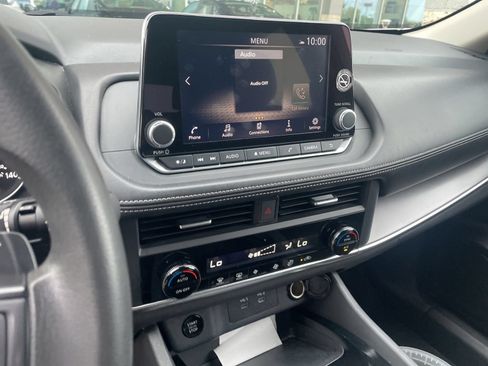 Used 2024 Nissan Rogue SV FWD image 22