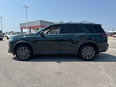 Used 2022 Nissan Pathfinder SL w/ SL Premium Package FWD image 3