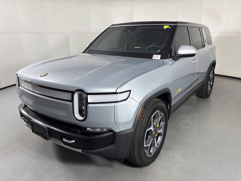 Used 2023 Rivian R1S Adventure AWD/4WD image 4