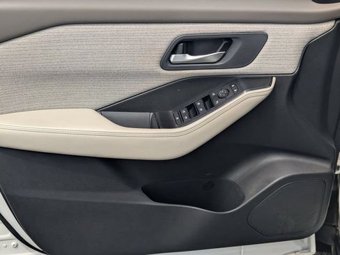 Certified 2023 Nissan Rogue SV FWD image 10