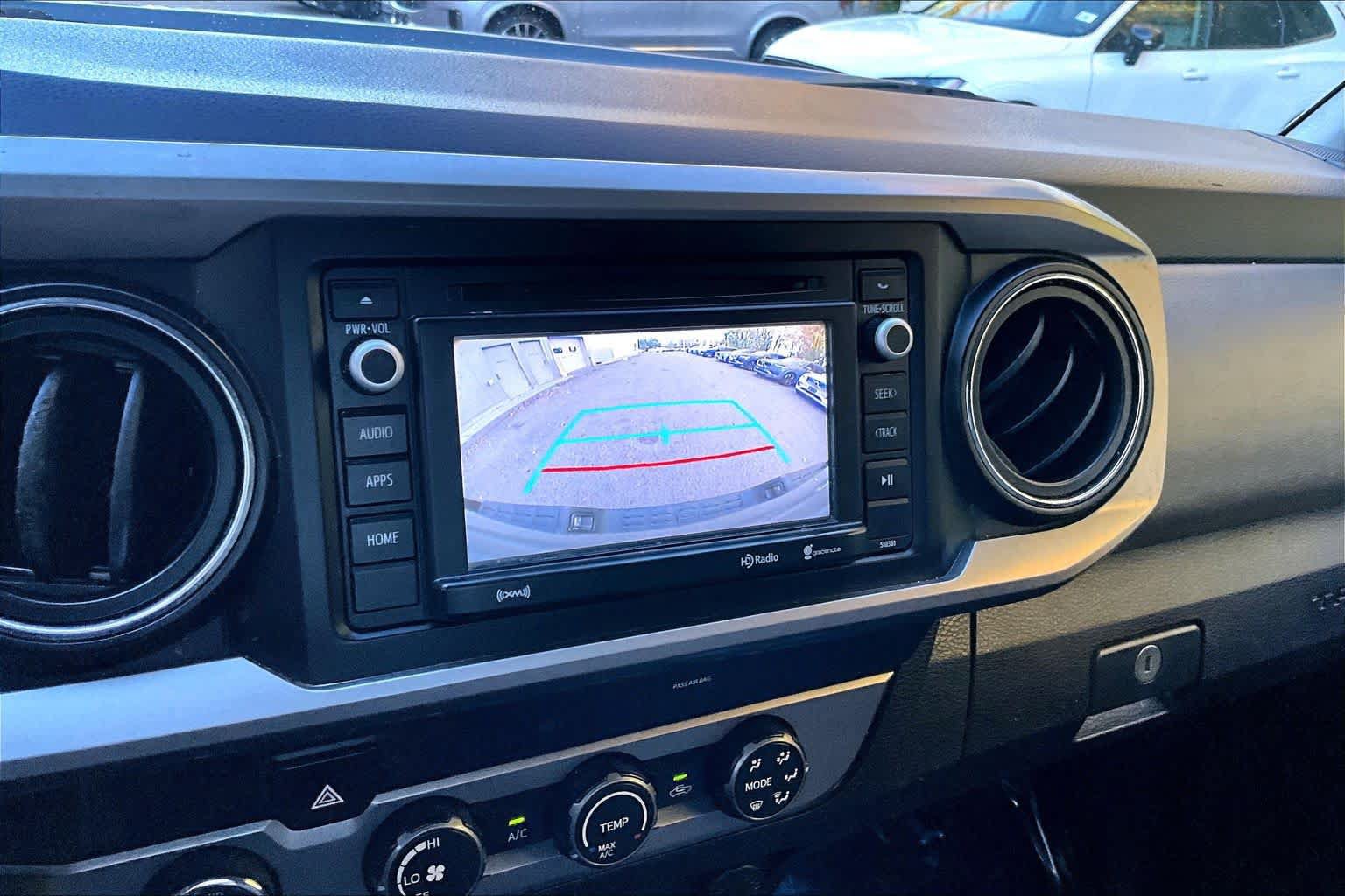 Used 2021 Toyota Camry XLE FWD image 28