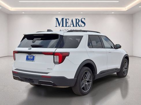 Used 2025 Ford Explorer ST-Line w/ ST-Line Street Pack AWD/4WD image 5