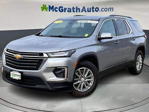 Used 2023 Chevrolet Traverse LT image 3