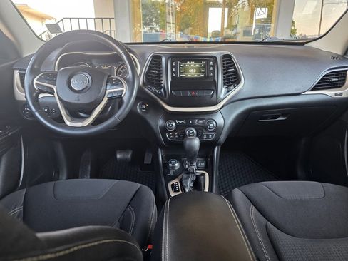 Used 2015 Jeep Cherokee Latitude w/ Comfort/Convenience Group image 8