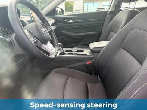 Used 2025 Nissan Altima 2.5 SV FWD image 10