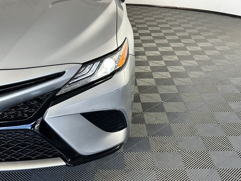 Used 2020 Toyota Camry XSE FWD image 9