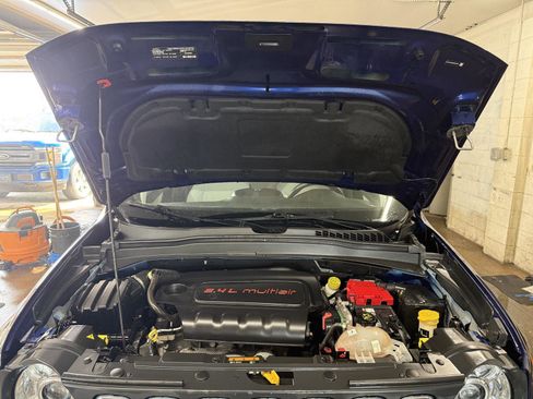 Used 2018 Jeep Renegade Latitude w/ UConnect 8.4 Nav Group AWD/4WD image 28