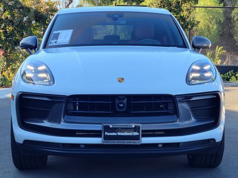 Used 2026 Porsche Macan AWD/4WD image 9