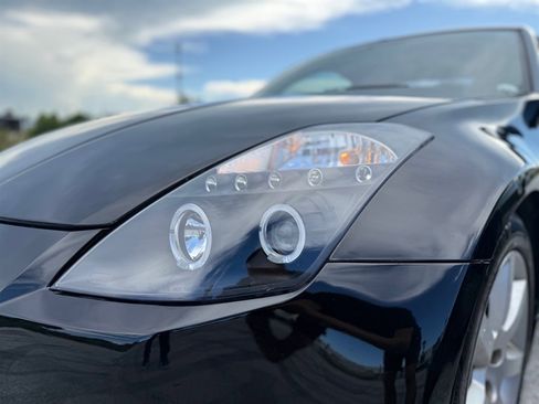 Used 2005 Nissan 350Z Enthusiast w/ (K96) Aerodynamics Pkg image 9